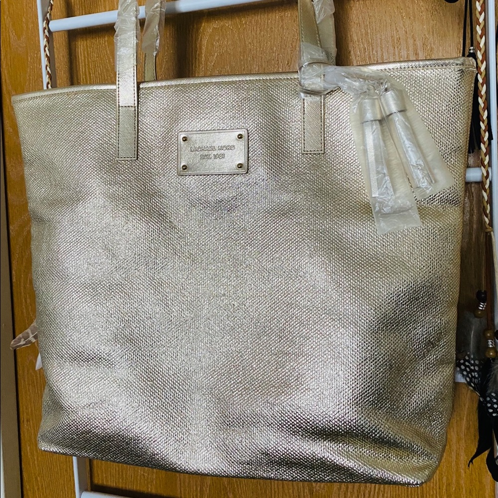 NWOT Gold Michael Kors Glamorous Tote 👜